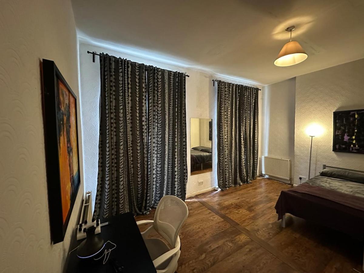 Large - Sleeps 4 -10 Min Walk To Paddington Apartment *